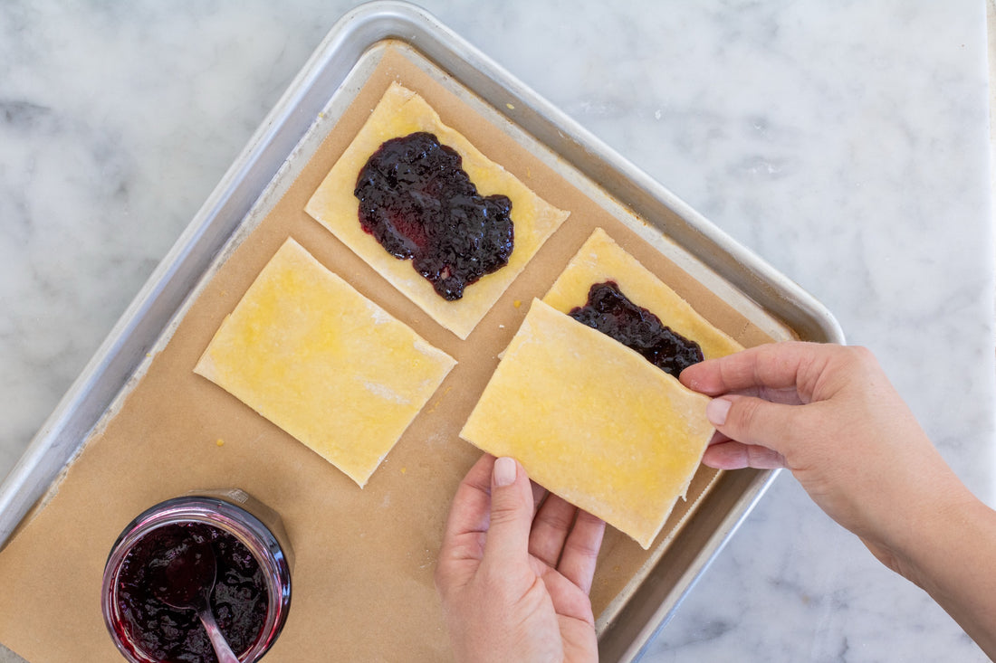 Closing the pastry tart