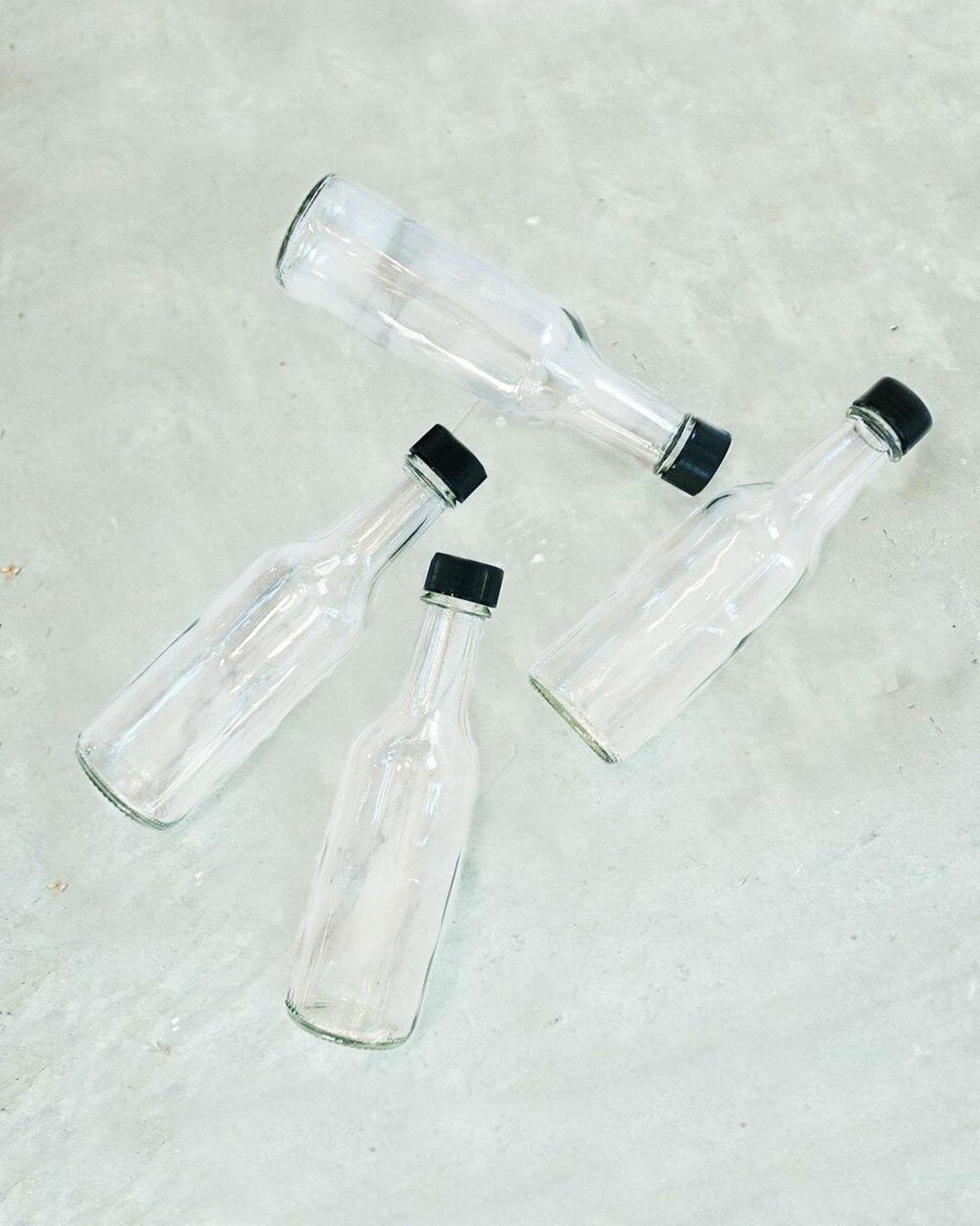 Glass Bottles, 5 oz Clear Glass Hot Sauce Woozy Bottles with Lids